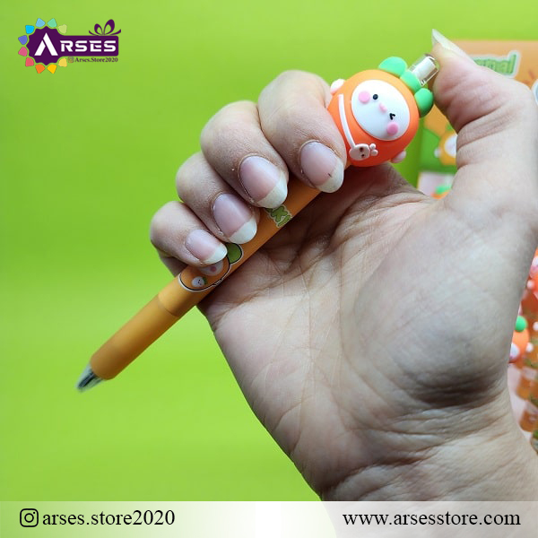 اتود بی‌نهایت هویج در دست
